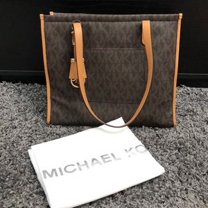 Micheal Kors Mercer Bag